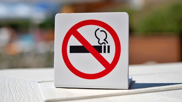 전자담배로 인한 간접흡연도이 자녀에게 악영향을 줄 수 있는 것으로 나타났다. [사진: 셔터스톡]
