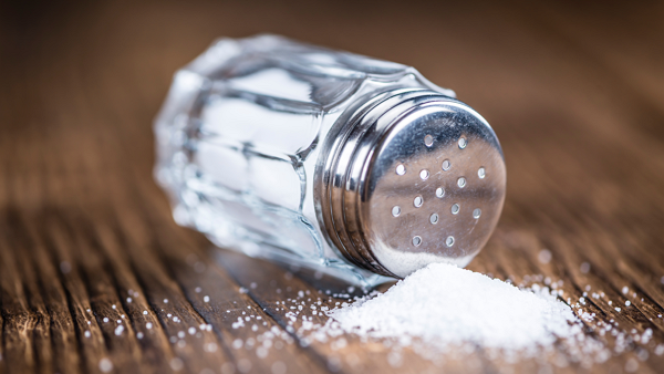 소금을 대신할 수 있는 소금 대체품이 사망률을 감소케한다는 연구 결과가 나왔다. [사진: 셔터스톡]