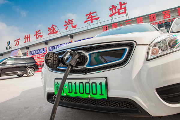 중국이 세계 전기차 시장을 매섭게 선도하는 가운데, 미국이 이를 막으려는 노력을 하고 있다. [사진: 셔터스톡]