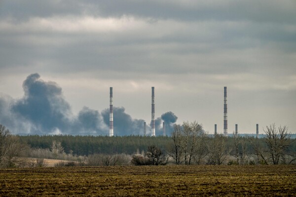 G7이 기후변화의 주범인 석탄화력발전소를 2035년까지 폐쇄하는 데 합의했다.  [사진: AFP 연합뉴스]