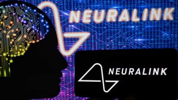 일론 머스크 테슬라CEO가 이끄는 뉴럴링크의 뇌 임플란트 실험에 오작동이 발생했다. [사진: 셔터스톡]
